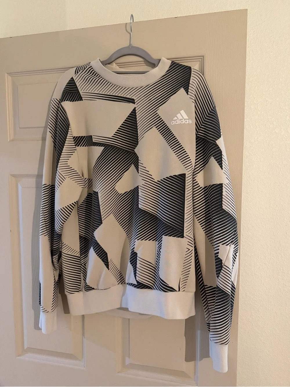 adidas Men's Cream & Black Geometric Crewneck Sweatshirt